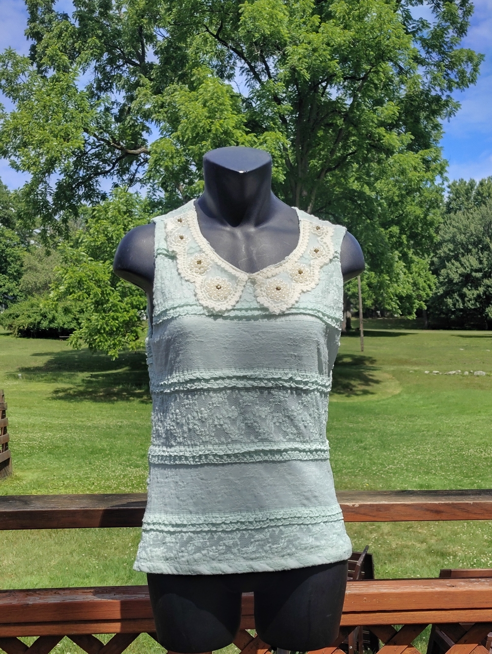 Body Central Light Green Romantic Sleeveless Lace Top with Pearls Size Medium